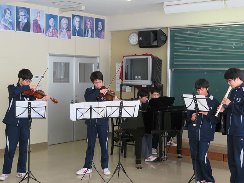 北嶺中 高等学校 学校法人希望学園 高校1年生 音楽演奏発表会 が開催されました