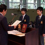 表彰式・全校集会が行われました。