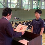 全校集会・表彰式が行われました