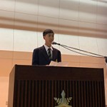 生徒会三役の所信表明演説，後期学級委員認証式，表彰式が行われました。